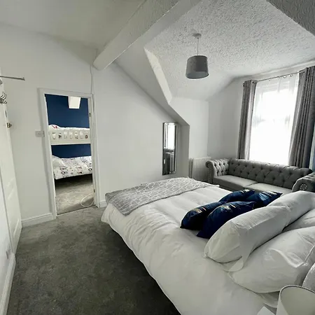 Feriehus North Bay Nest House *